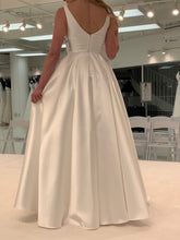 Load image into Gallery viewer, Princess White Wedding Gown